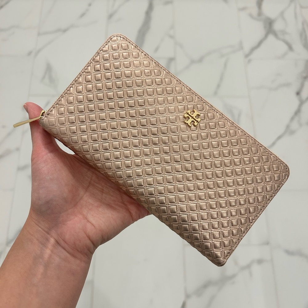Tory Burch Checkbook Zip Wallet (Excellent Condition)
